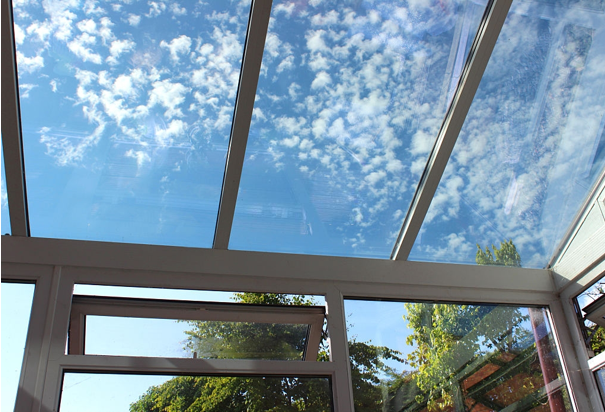تفاوت دوام سقف شیشه ای و پارچه ای در چیست؟