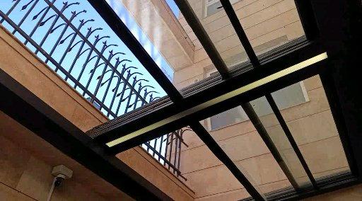مرجع سقف متحرک شیشه ای