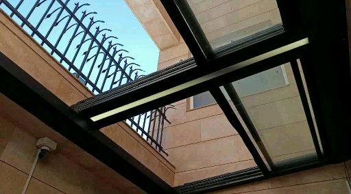 مرجع سقف متحرک شیشه ای