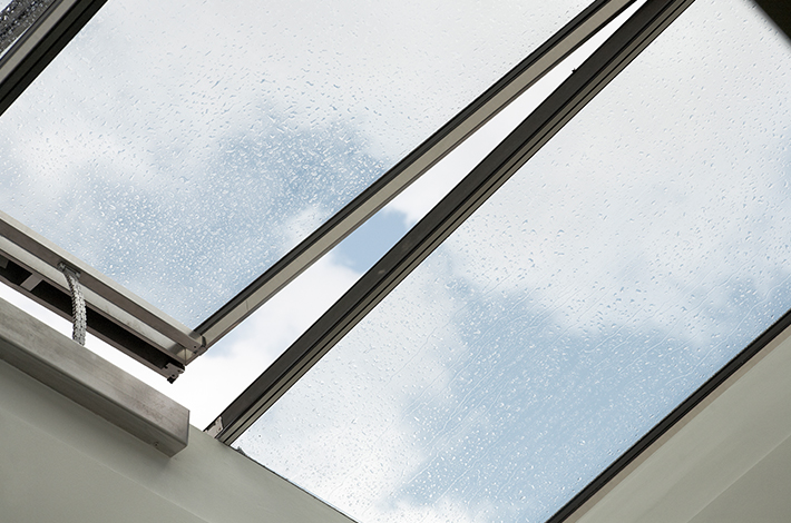 سقف متحرک شیشه ای