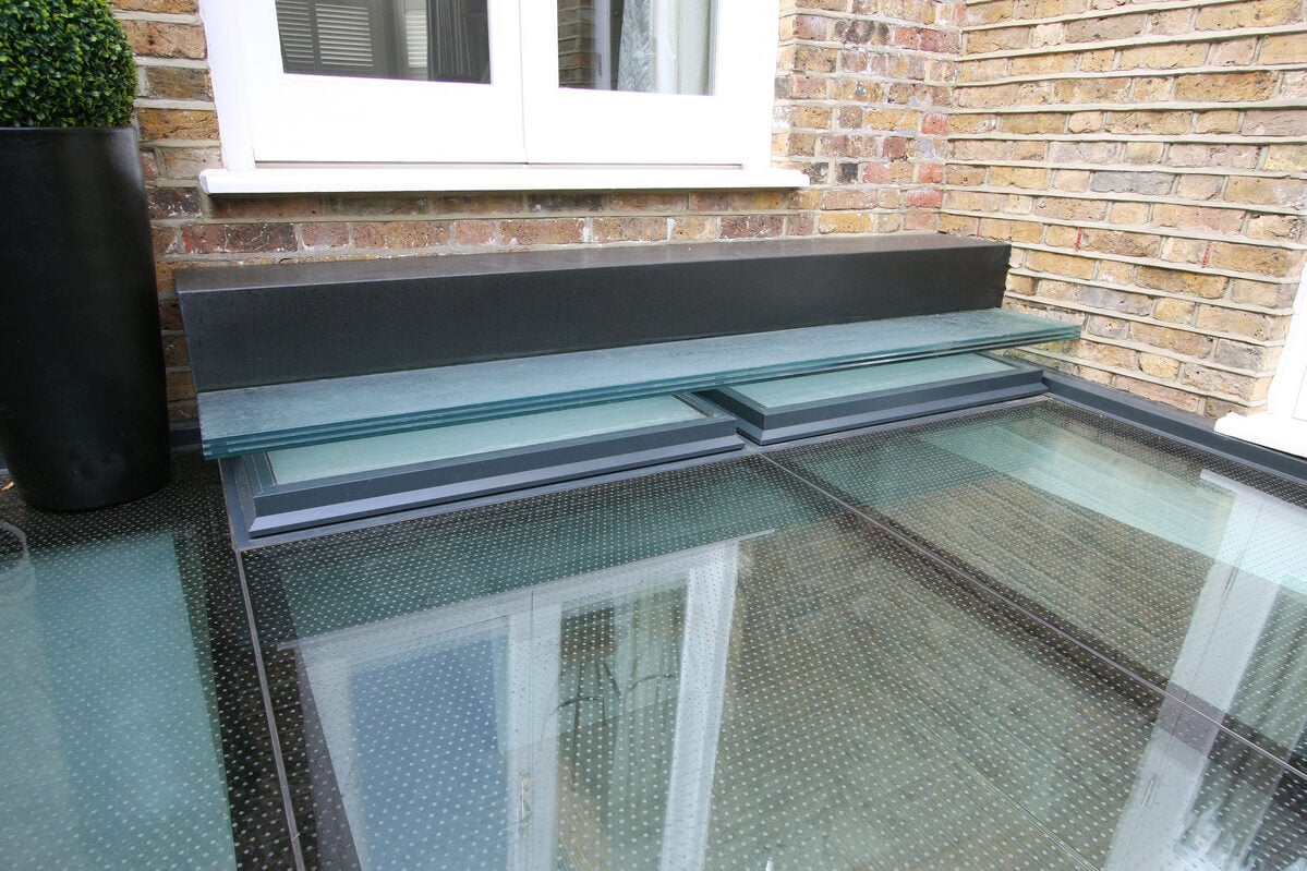 سقف متحرک شیشه ای